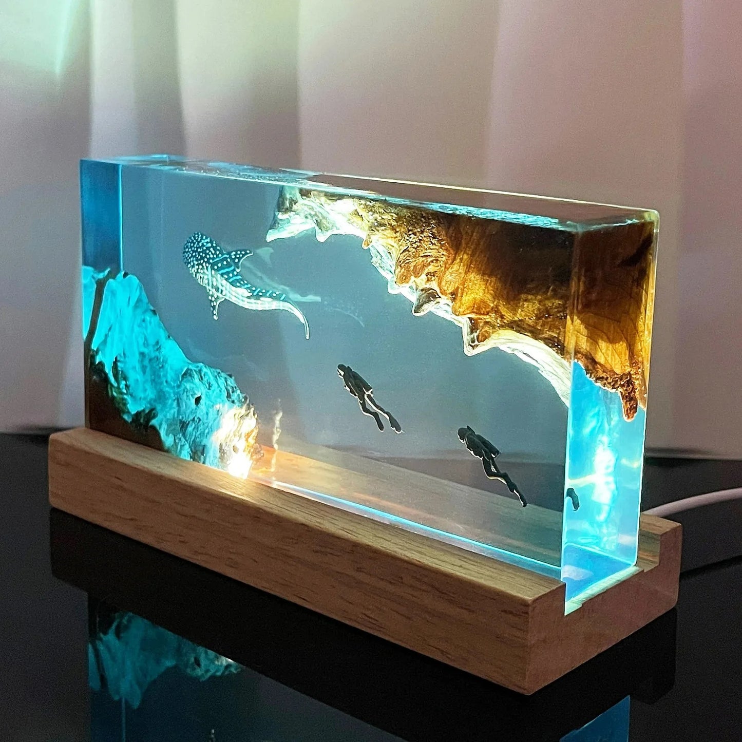 Divers & Whale Resin Lamp